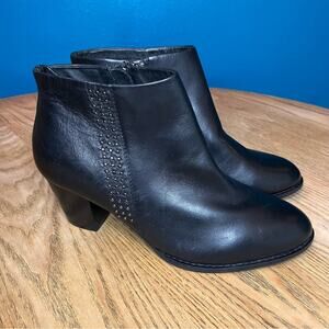 New! Vionic Georgia Studded Leather Block Heel Ankle Boot Women’s Size 8 Wide